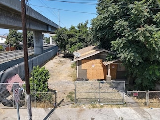 1701 E 61st St, Los Angeles, CA 90001