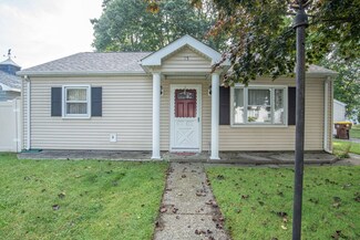15 Strand St, Fall River, MA 02720
