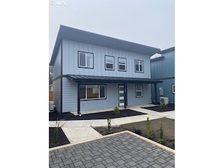 443 S 43rd St, Springfield, OR 97478