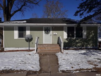 204 W 7th St, Prophetstown, IL 61277
