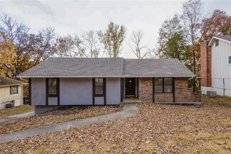 5904 NW Whispering Oaks Ln, Kansas City, MO 64152
