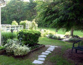 4 Tyler Way Unit B, South Deerfield, MA 01373
