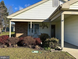 30 New Castle Dr, Southampton, NJ 08088