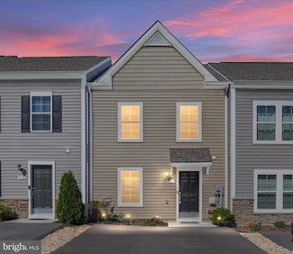 156 Scotch Pine Dr, Bunker Hill, WV 25413