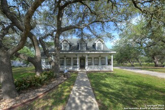 196 Home Place Dr, Adkins, TX 78101