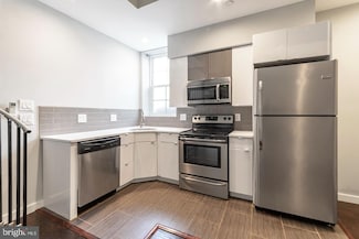 17 S 44th St Unit 1, Philadelphia, PA 19104