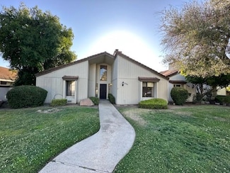1964 Cougar Ln, Clovis, CA 93611