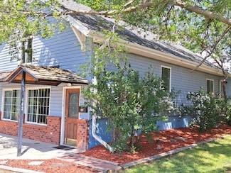 602 & 604 E 5th St, Chadron, NE 69337