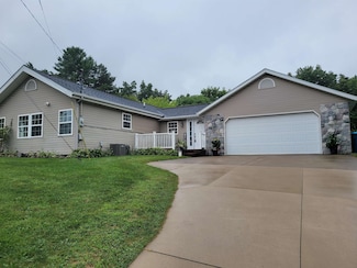 15204 Restwood Dr, Linden, MI 48451