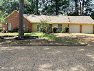 1528 Tracewood Dr, Jackson, MS 39211