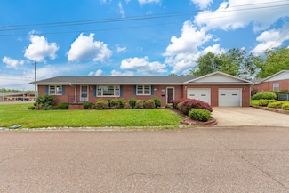 104 Gardner St, Martin, TN 38237