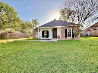 32528 Cedar Ct, Denham Springs, LA 70706