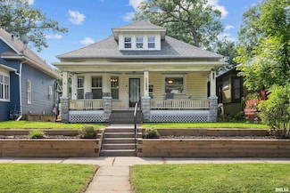 1534 29 1 2 St, Rock Island, IL 61201