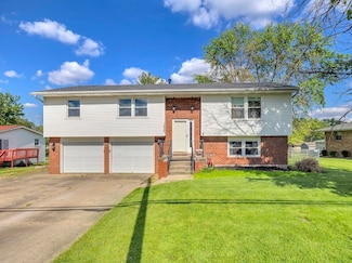 1450 Westside Dr, Mount Zion, IL 62549
