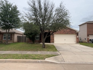 10009 Iron Ridge Dr, Fort Worth, TX 76140