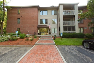 300 Candlewood Park Unit 32, Nashua, NH 03062