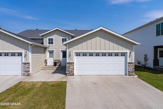 1716 Tobi Ln, Grand Forks, ND 58201
