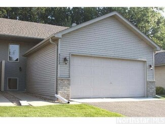 5882 Oxboro Ave N, Oak Park Heights, MN 55082