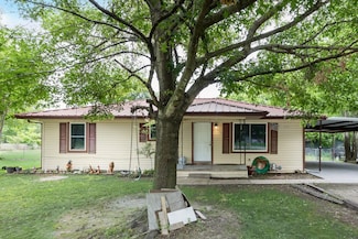 571 S 1st St, Point, TX 75472