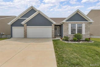 207 Savannah Ridge Ct, Fenton, MO 63026