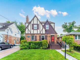 43 Jayson Ave, Great Neck, NY 11021