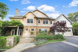 27 Cognewaugh Rd, Cos Cob, CT 06807