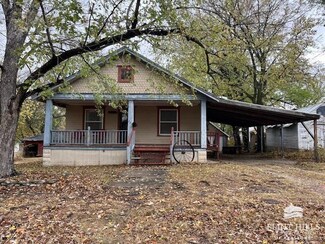 731 Lane St, Clay Center, KS 67432