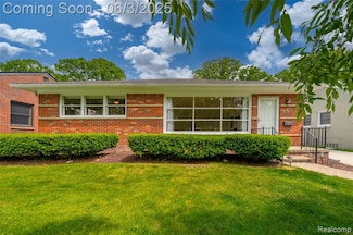 2375 Derby Rd, Troy, MI 48084
