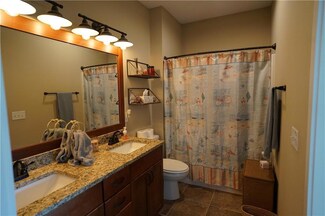617 N 10th Ave, Winterset, IA 50273