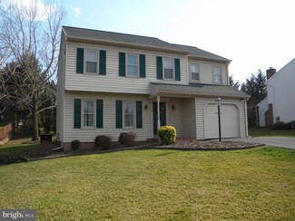 32 Vanderbilt Dr, Leola, PA 17540