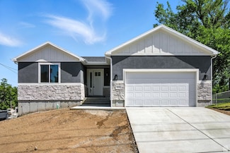 552 41st St, South Ogden, UT 84403