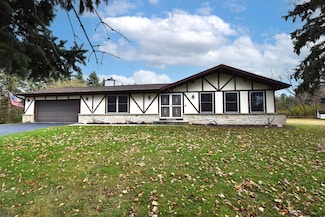 W5675 Sunset Ridge Rd, Walworth, WI 53184