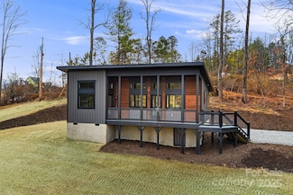 139 Duck Pond Dr, Leicester, NC 28748
