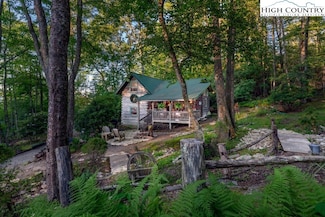 31 Red Fox Ln, Beech Mountain, NC 28604