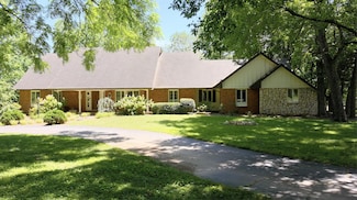 3904 E Ridgewood Dr, Springfield, MO 65809