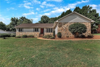 1402 Stonehurst Dr, Anderson, SC 29621