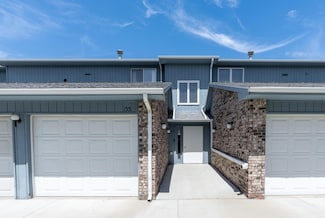 155 E San Marnan Dr Unit 1, Waterloo, IA 50702