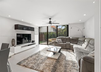 700 SE 14th St Unit J, Fort Lauderdale, FL 33316