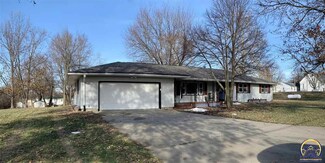 106 W 4th St, Hoyt, KS 66440