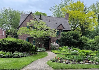 8642 Hendrie Blvd, Huntington Woods, MI 48070