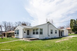 450 Wilcox Ave, Elgin, IL 60123