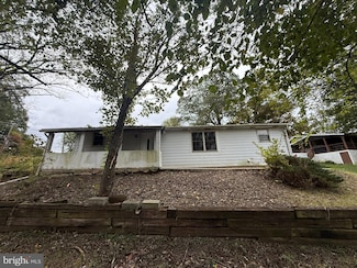 2 Brown Ln, Pine Grove, PA 17963