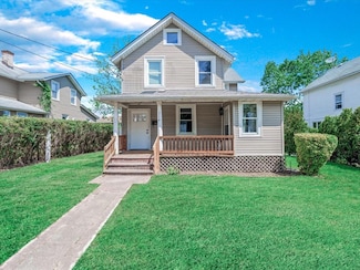 211 Belmont Ave, Westbury, NY 11590