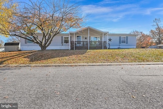 14 Spruce Ln, Manchester, PA 17345
