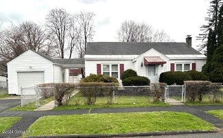 51 116th St, Troy, NY 12182