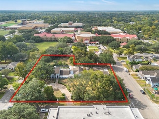 710 S Jackson St, Alvin, TX 77511