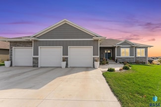 1700 N Notley Ct, Sioux Falls, SD 57110