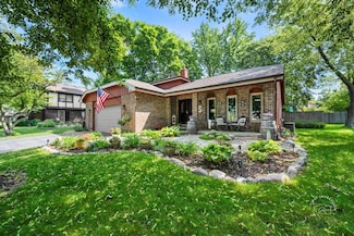 2152 Cherrywood Cir, Naperville, IL 60565