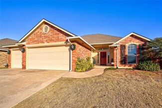 9300 Shady Grove Rd, Moore, OK 73160