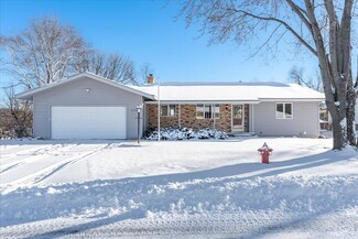 322 Oakridge Dr N, Hudson, WI 54016